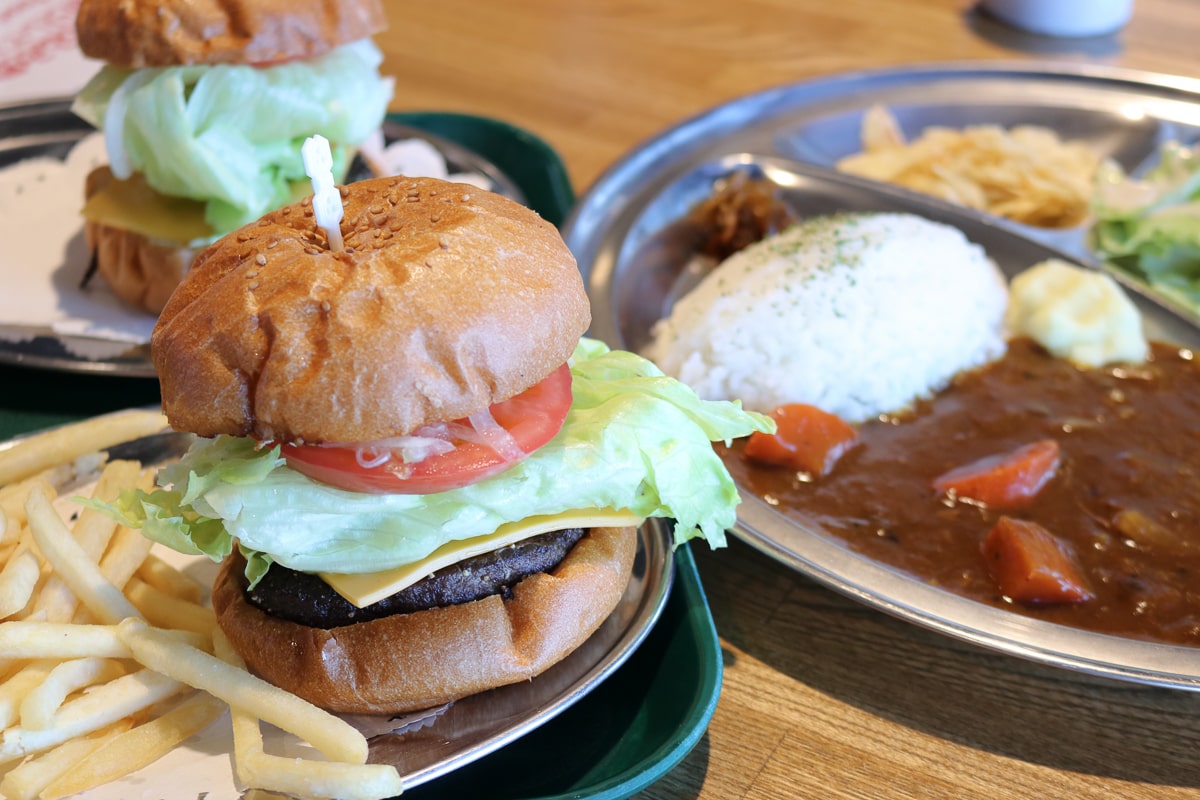 横須賀ハンバーガーと、横須賀カレー